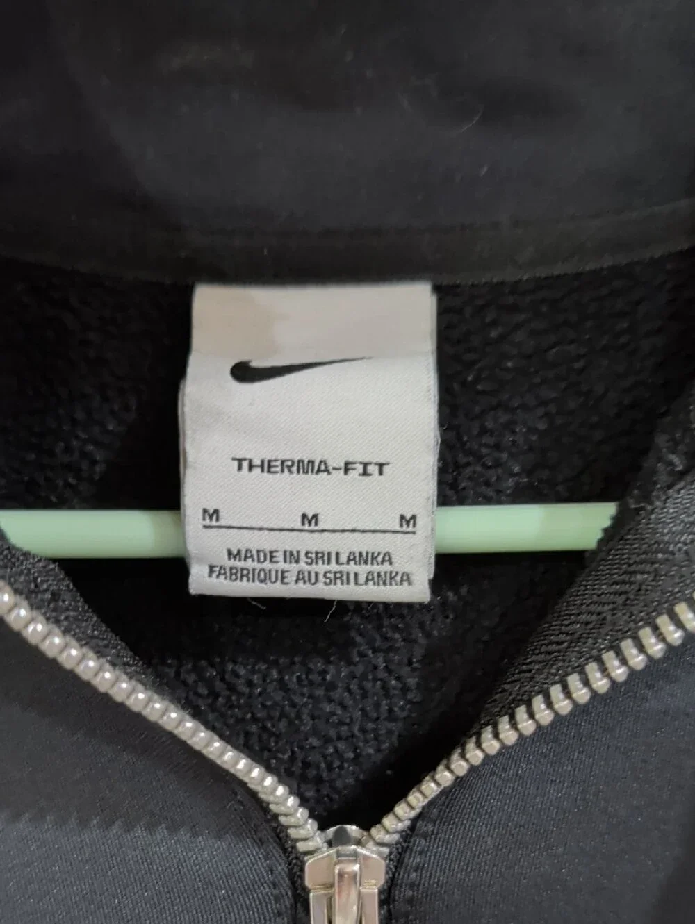 Nike sleek black